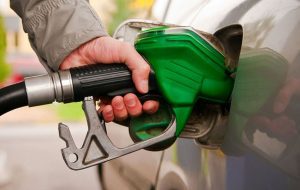 بنزین بعد از تعطیلات عید ۱۴۰۳ سه نرخی میشود/۶۰ لیتر اول ۱۵۰۰ تومان،۱۰۰ لیتر ۳۰۰۰ تومان و مابقی ۸۰۰۰ تومان
