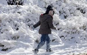 بارش برف برخی مدارس استان اصفهان را غیرحضوری کرد